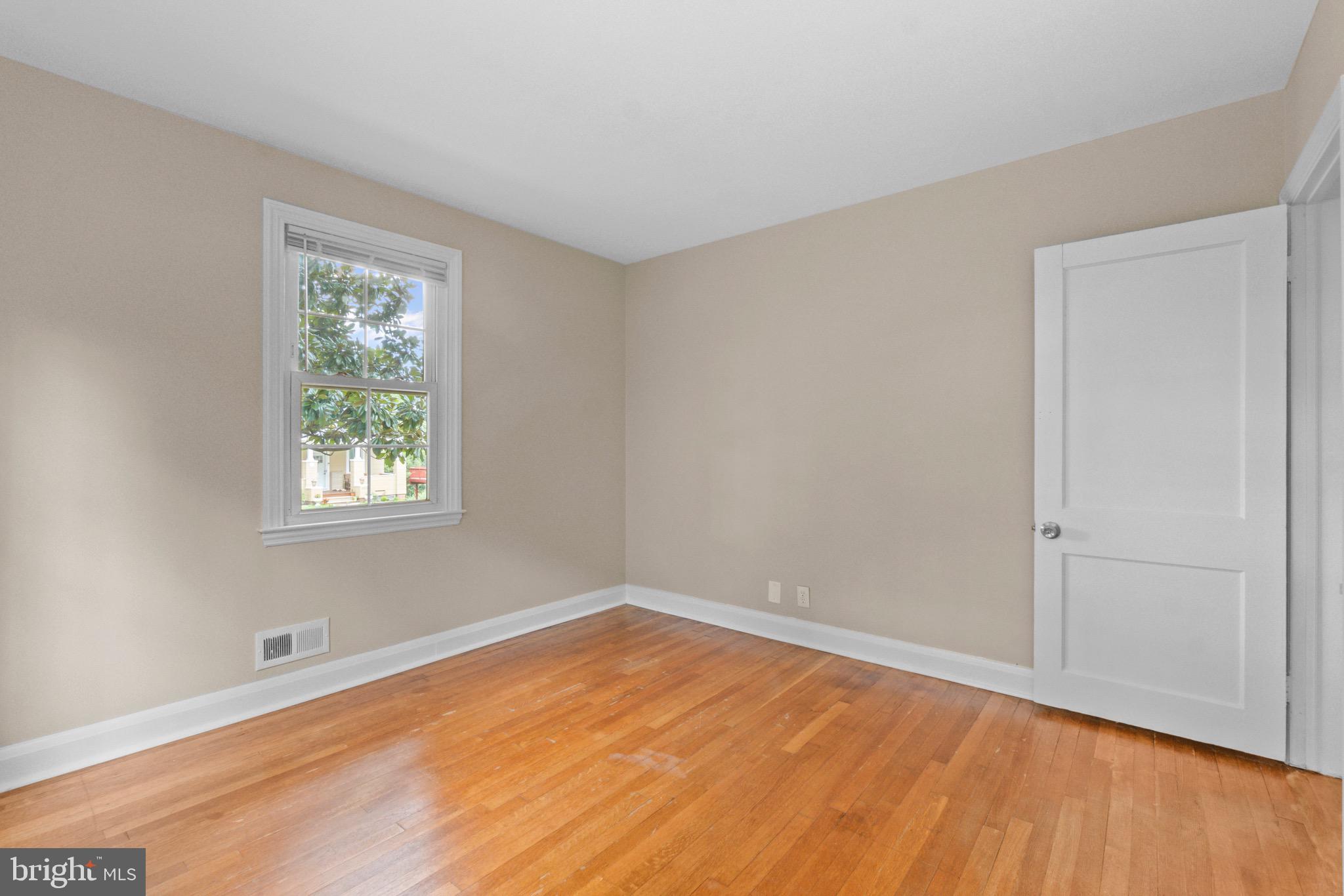 6504 Crestwood Road Baltimore, MD 21239 - Photo 16 of 34