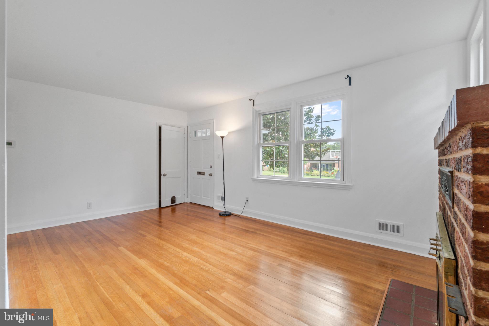 6504 Crestwood Road Baltimore, MD 21239 - Photo 6 of 34