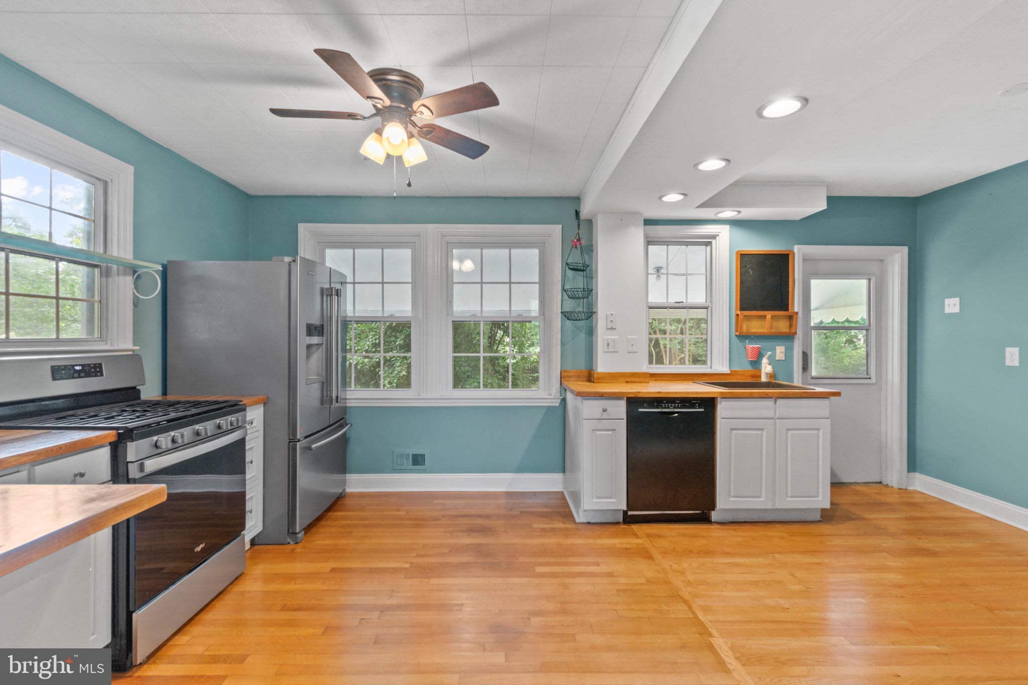 6504 Crestwood Road Baltimore, MD 21239 - Photo 7 of 34