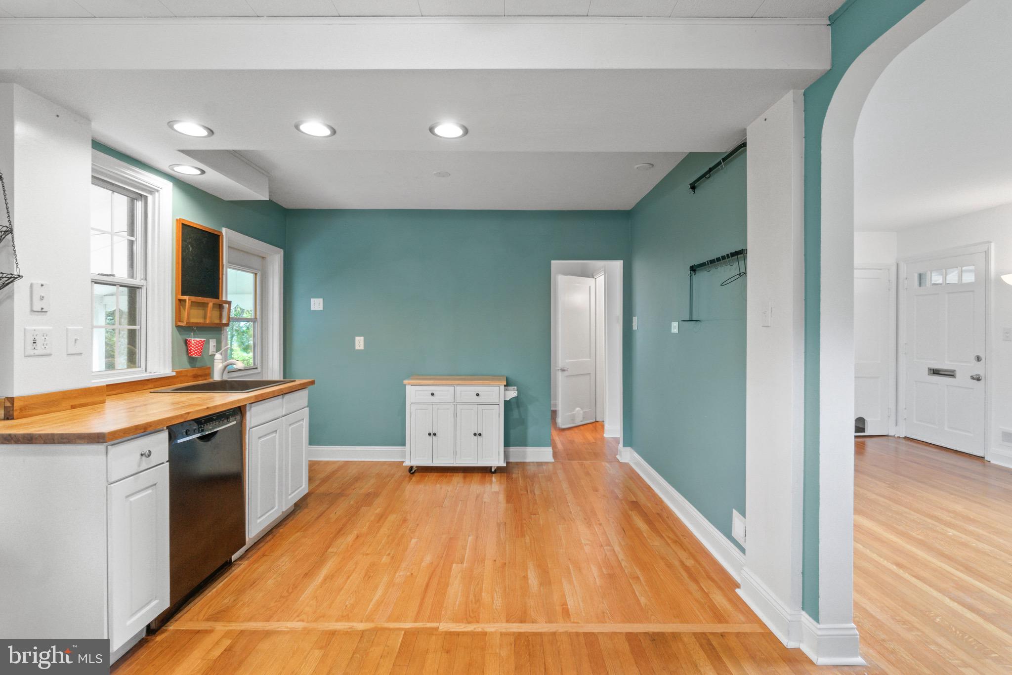 6504 Crestwood Road Baltimore, MD 21239 - Photo 8 of 34