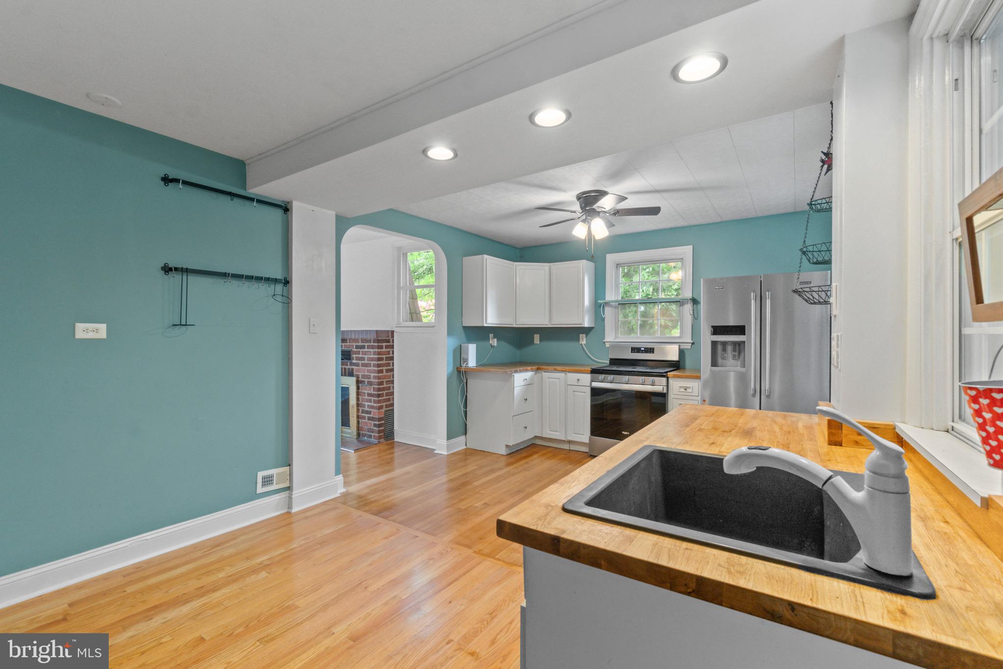 6504 Crestwood Road Baltimore, MD 21239 - Photo 10 of 34