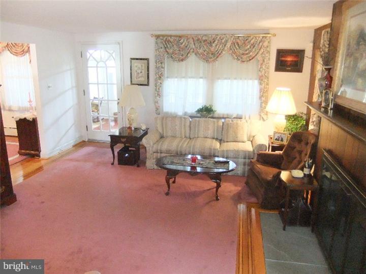 260 North Rolling Road Springfield, PA 19064 - Photo 6 of 23