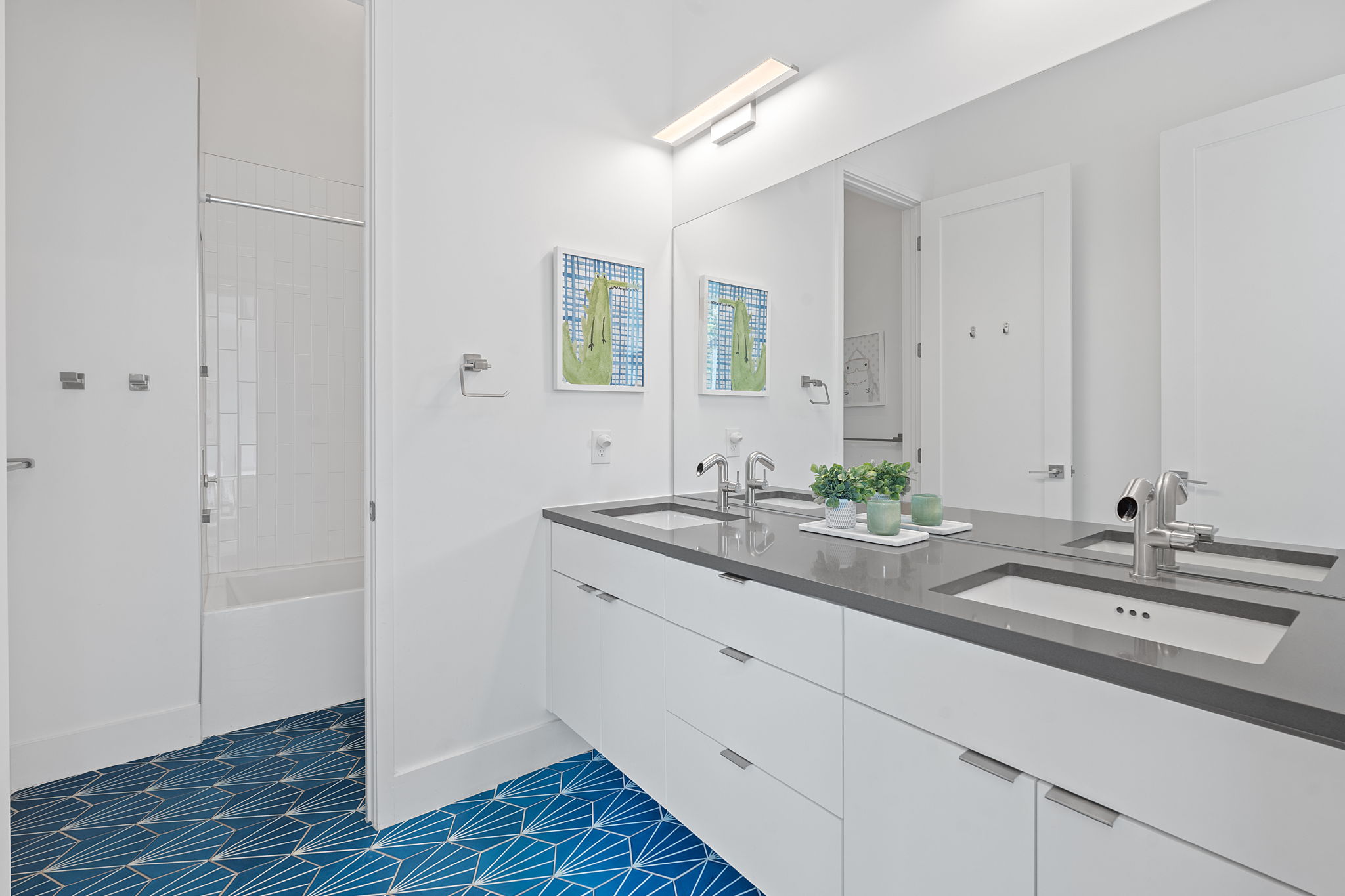 1605 Chelsea Lane Austin, TX 78704 - Photo 28 of 40 Bathroom with double vanity and shower / tub combination