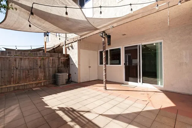 a view of a entrance gate of the house
