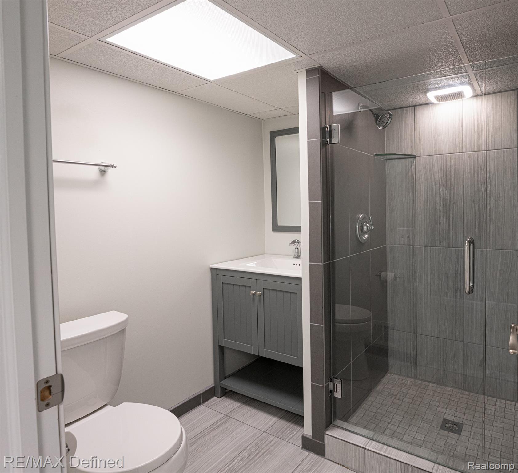 2850 Harrington Road Rochester, MI 48307 - Photo 17 of 25 2nd Full Updated Bath.jpg