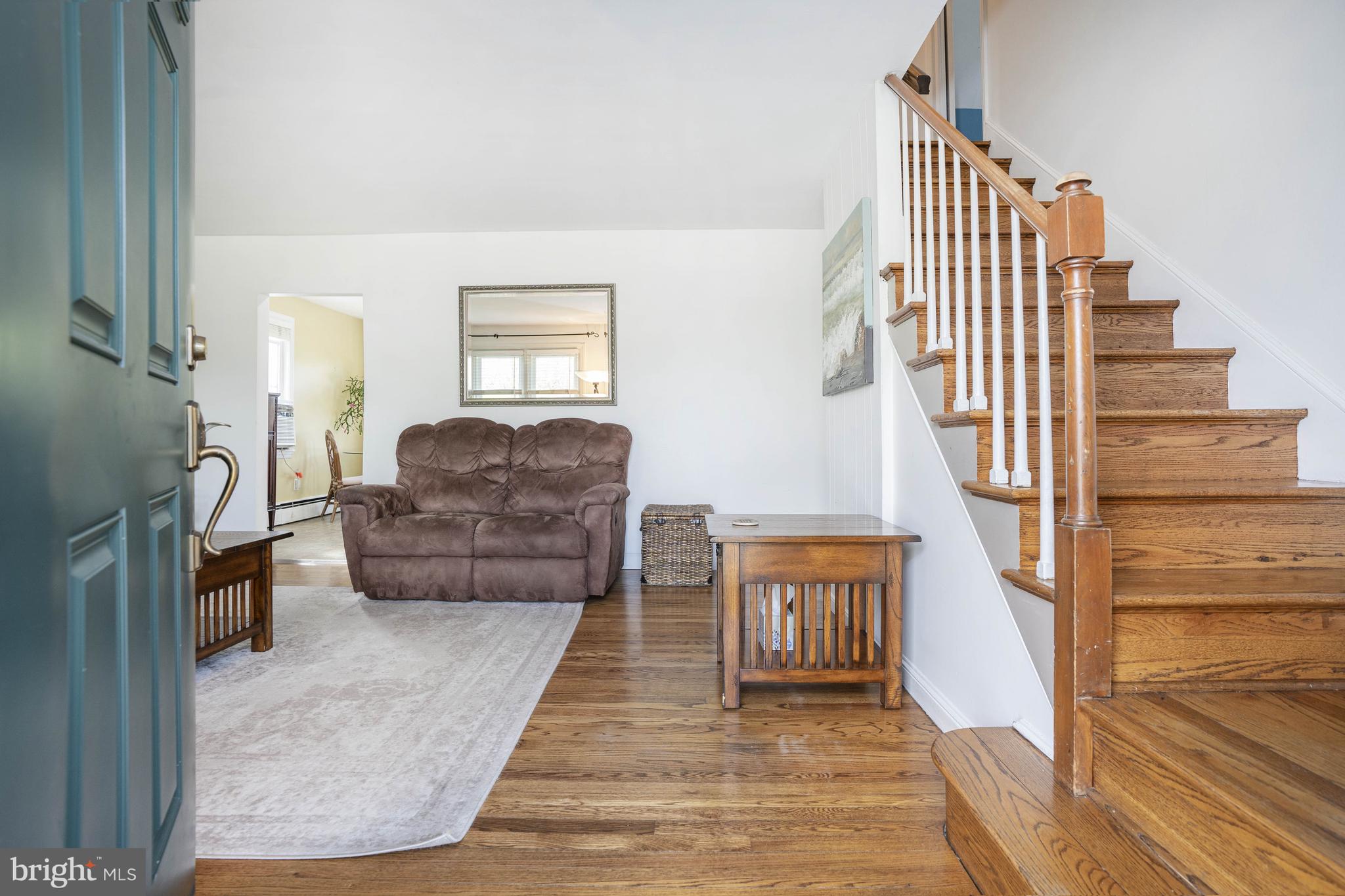 706 Lehigh Road Newark, DE 19711 - Photo 2 of 34 A warm entry welcomes you