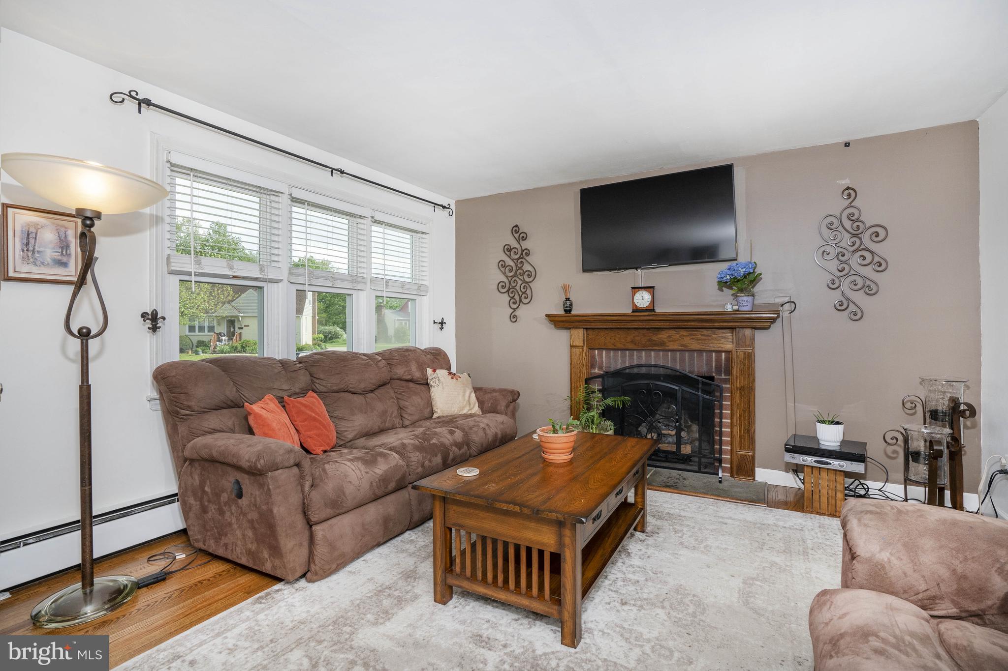 706 Lehigh Road Newark, DE 19711 - Photo 4 of 34 Enjoy a cozy night with the gas fireplace