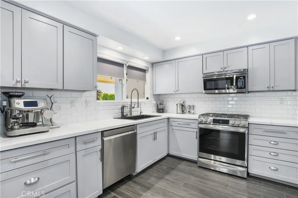 8746 Ruffner Avenue Northridge, CA 91343 - Photo 11 of 40