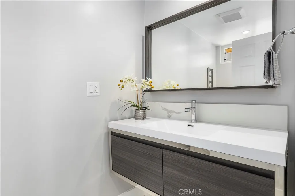 8746 Ruffner Avenue Northridge, CA 91343 - Photo 17 of 40