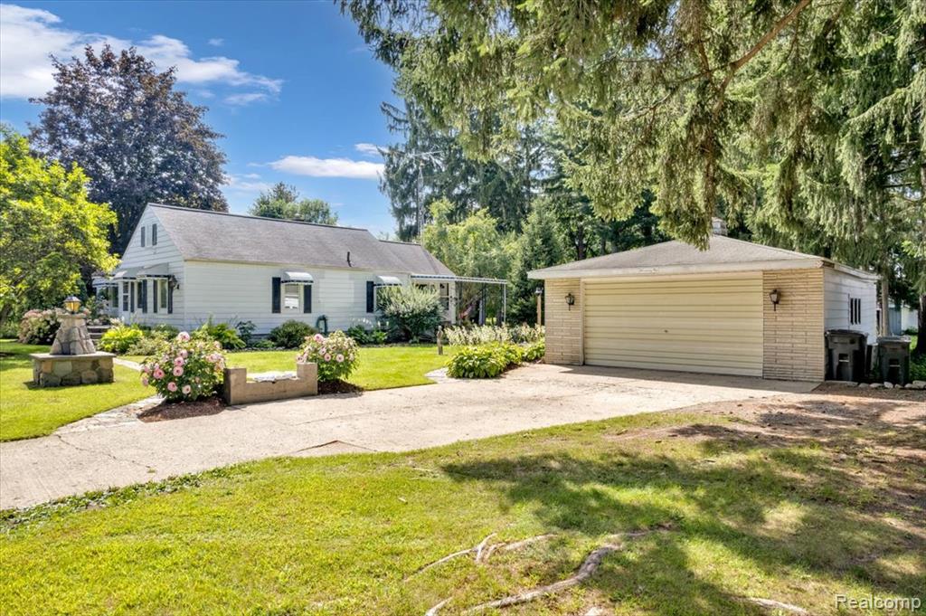 1381 Roods Lake Road Lapeer, MI 48446 - Photo 2 of 38