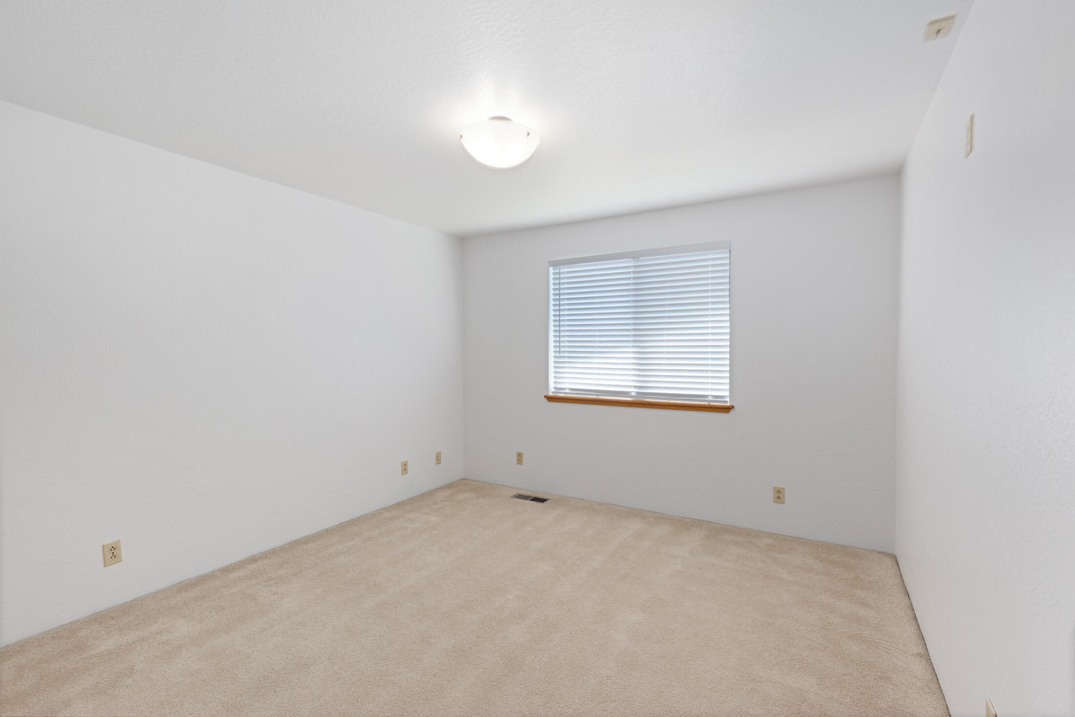 946 West Harbeck Road Grants Pass, OR 97527 - Photo 14 of 31 Second Bedroom