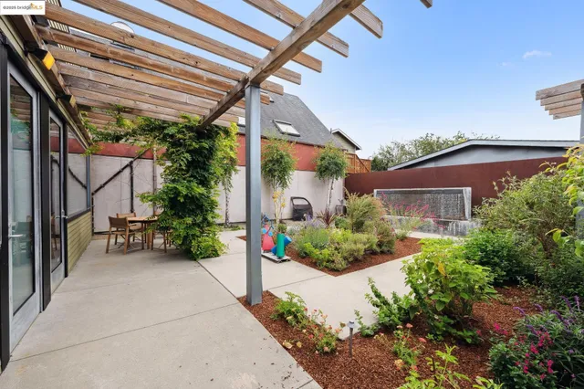 a view of a backyard with garden