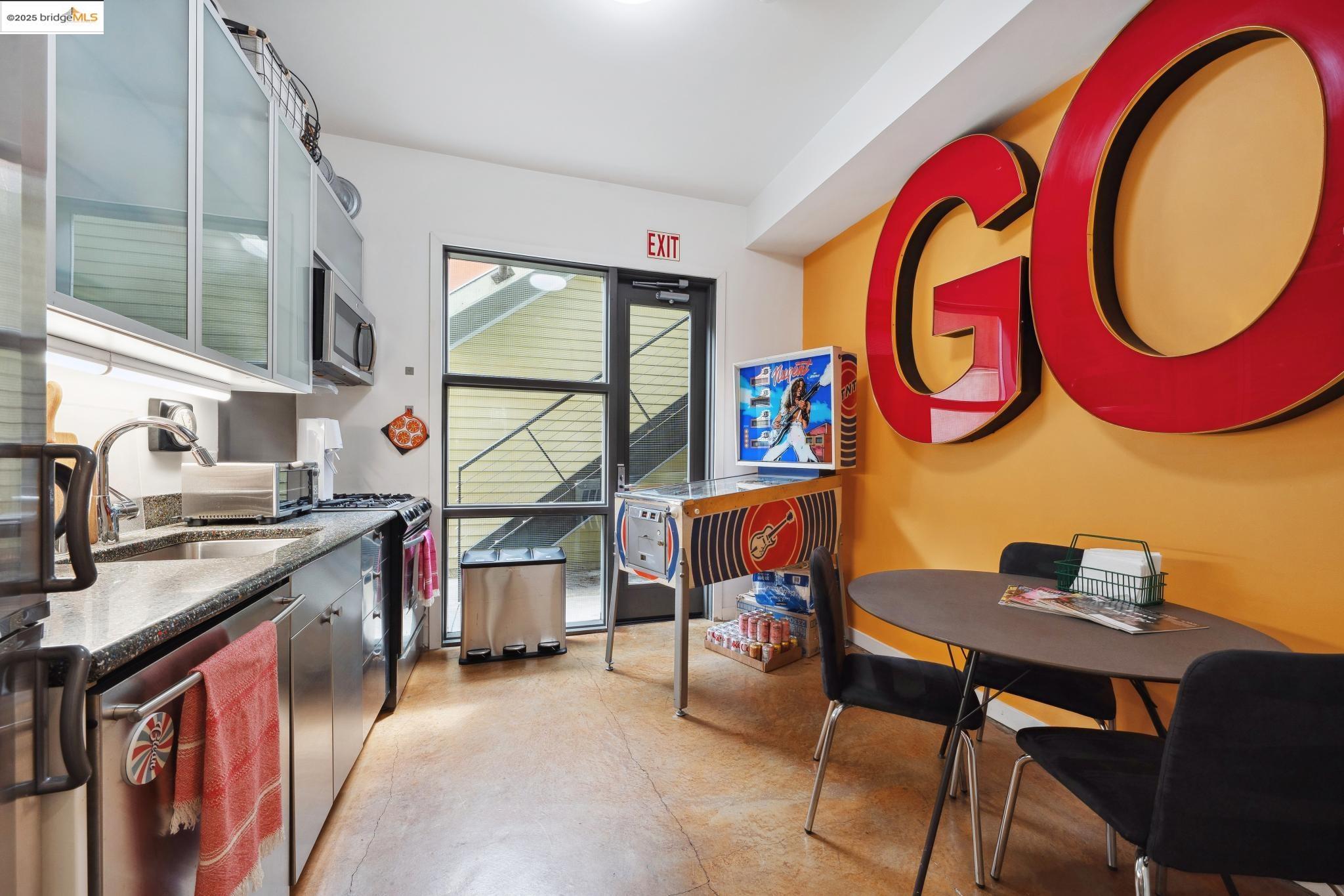 1010 Grayson Street Berkeley, CA 94710 - Photo 6 of 35 a area with musical instruments