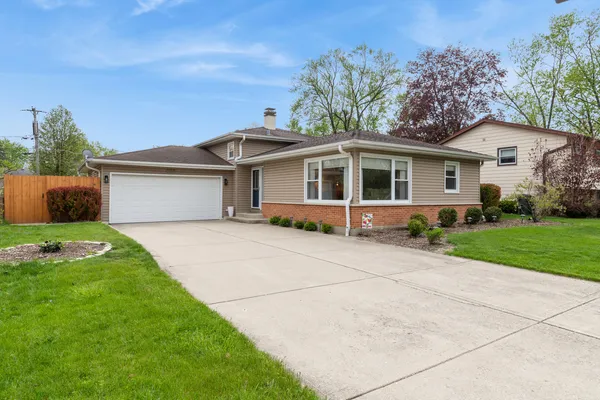 $489,000 | 1105 Barberry Lane, Mount Prospect, IL 60056
