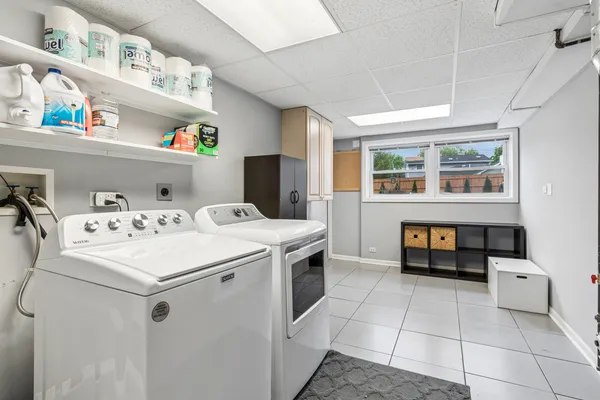 $489,000 | 1105 Barberry Lane, Mount Prospect, IL 60056