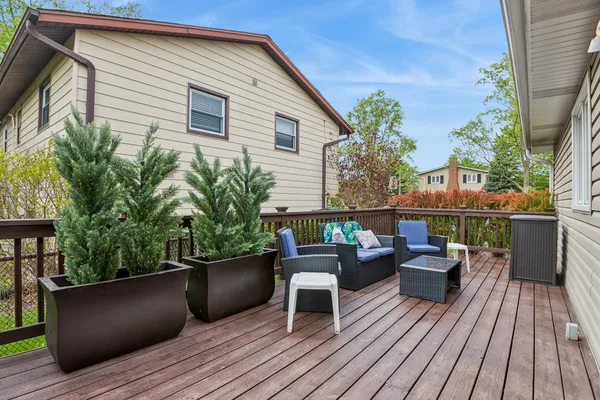 $489,000 | 1105 Barberry Lane, Mount Prospect, IL 60056