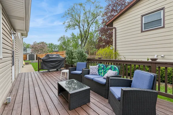 $489,000 | 1105 Barberry Lane, Mount Prospect, IL 60056