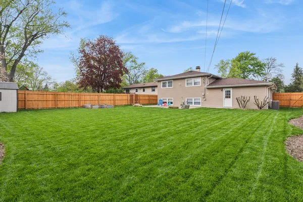 $489,000 | 1105 Barberry Lane, Mount Prospect, IL 60056