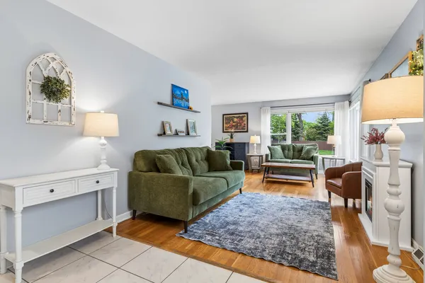 $489,000 | 1105 Barberry Lane, Mount Prospect, IL 60056