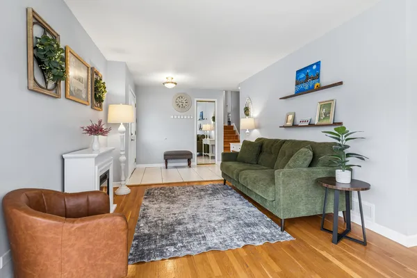 $489,000 | 1105 Barberry Lane, Mount Prospect, IL 60056