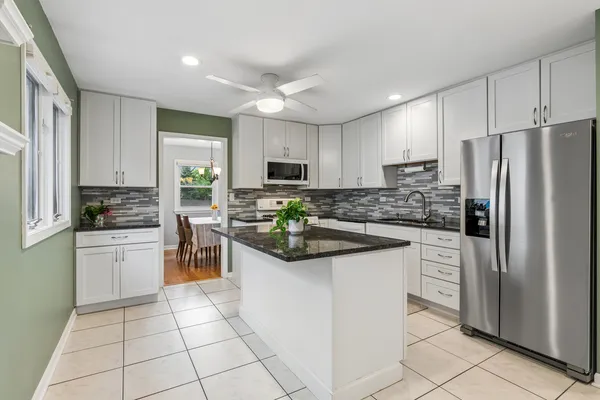 $489,000 | 1105 Barberry Lane, Mount Prospect, IL 60056