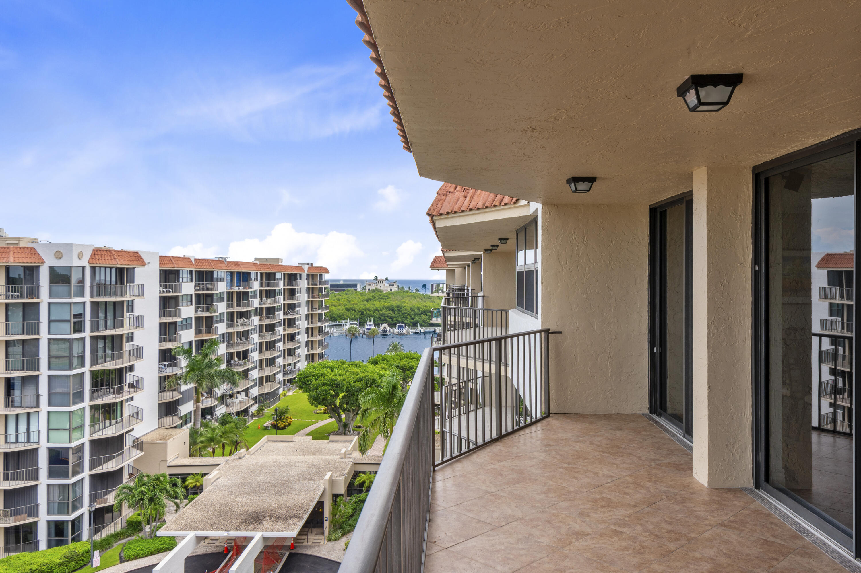 859 Jeffery Street, Unit 804 Boca Raton, FL 33487 - Photo 5 of 61 DSC_3442