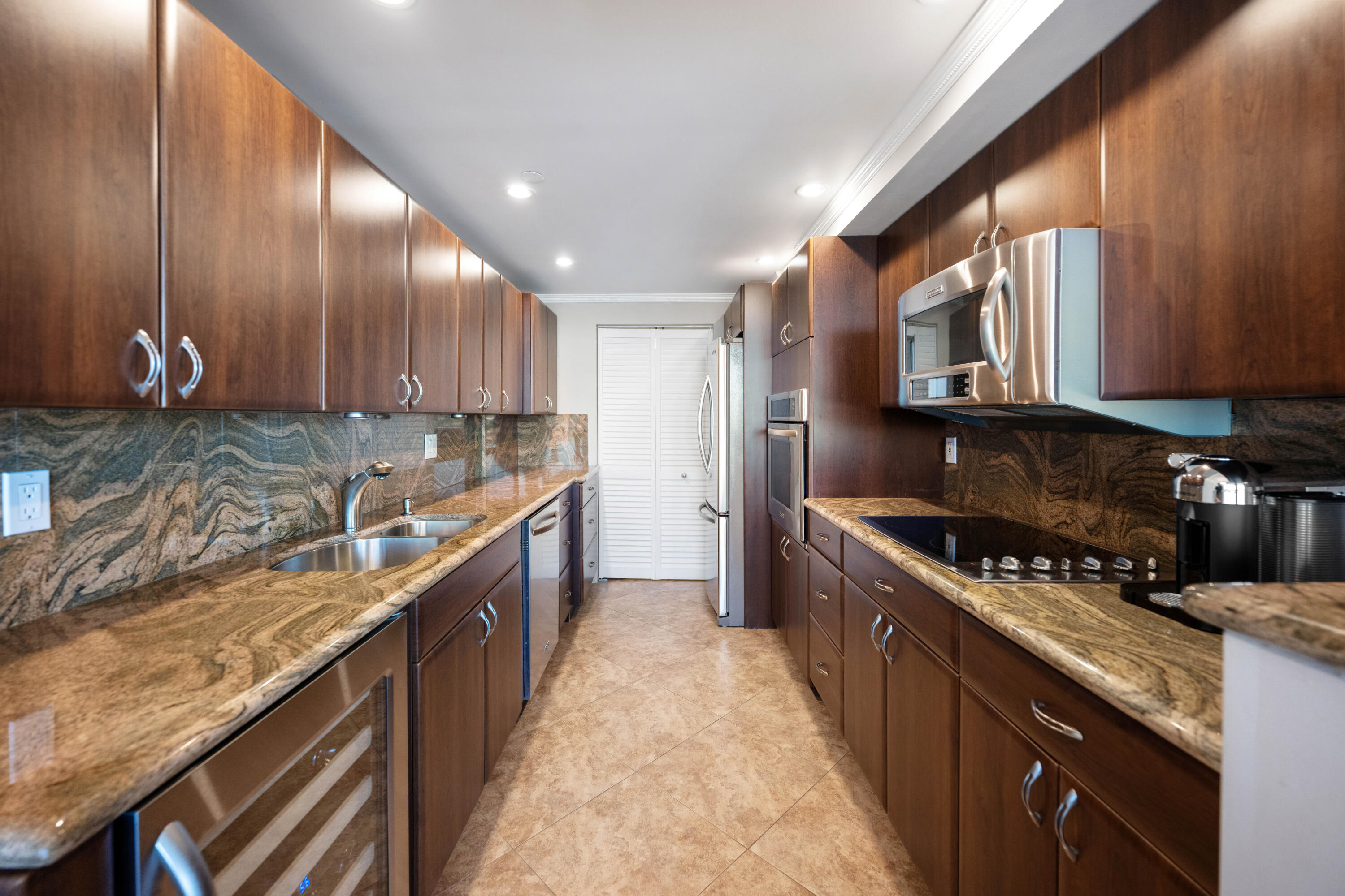 859 Jeffery Street, Unit 804 Boca Raton, FL 33487 - Photo 10 of 61 DSC_4148