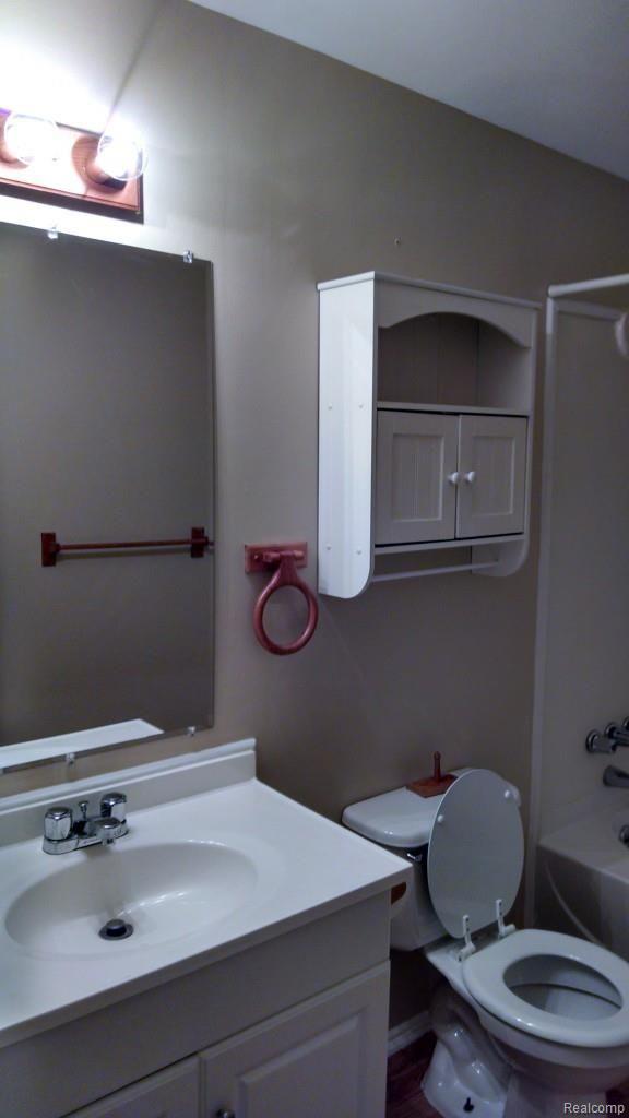 244 Mason Road Howell, MI 48843 - Photo 2 of 8 Bathroom 2