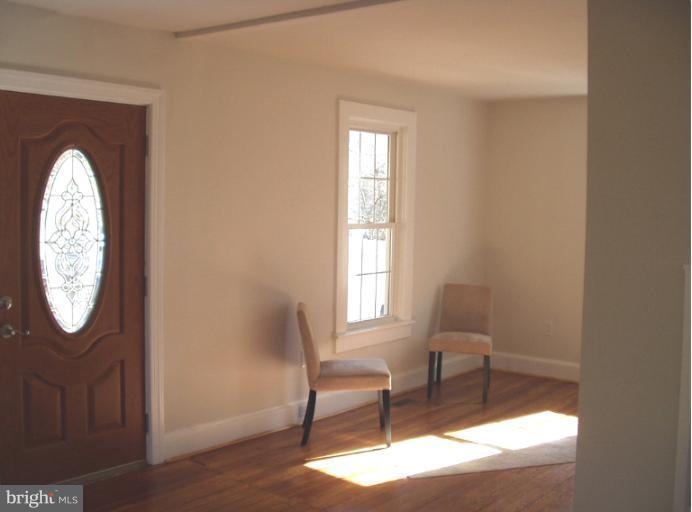 506 Pafel Road Annapolis, MD 21401 - Photo 13 of 16 Living Room
