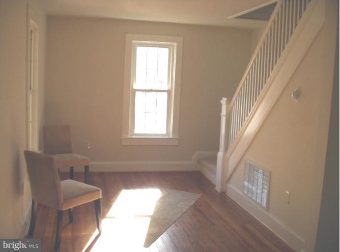 506 Pafel Road Annapolis, MD 21401 - Photo 10 of 16 Living Room