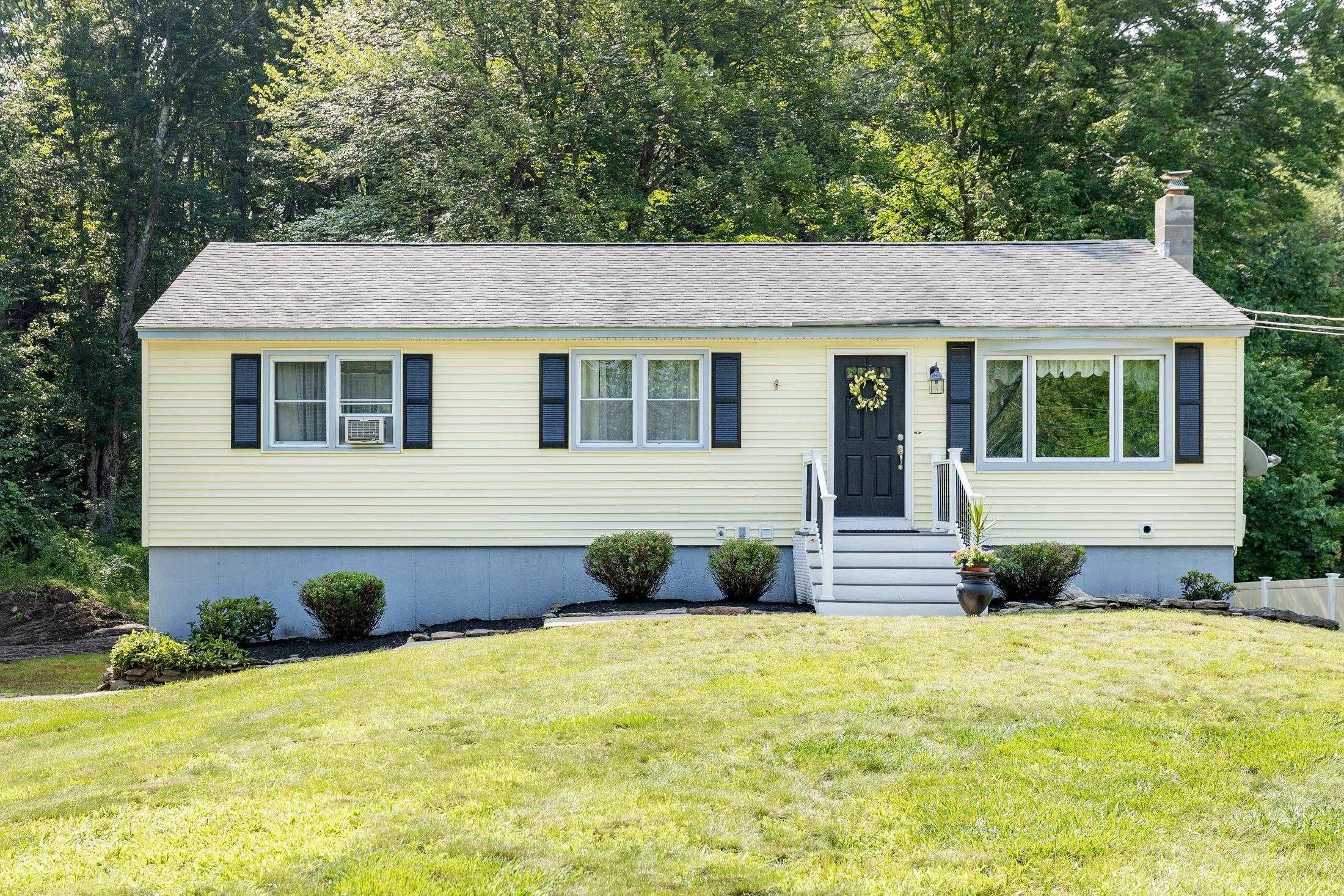 36 Berry Road Derry, NH 03038 - Photo 1 of 26