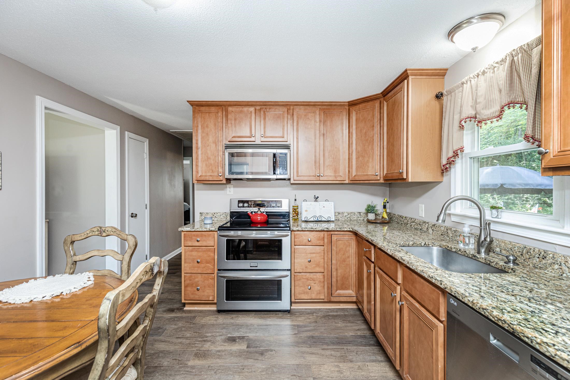 36 Berry Road Derry, NH 03038 - Photo 11 of 26