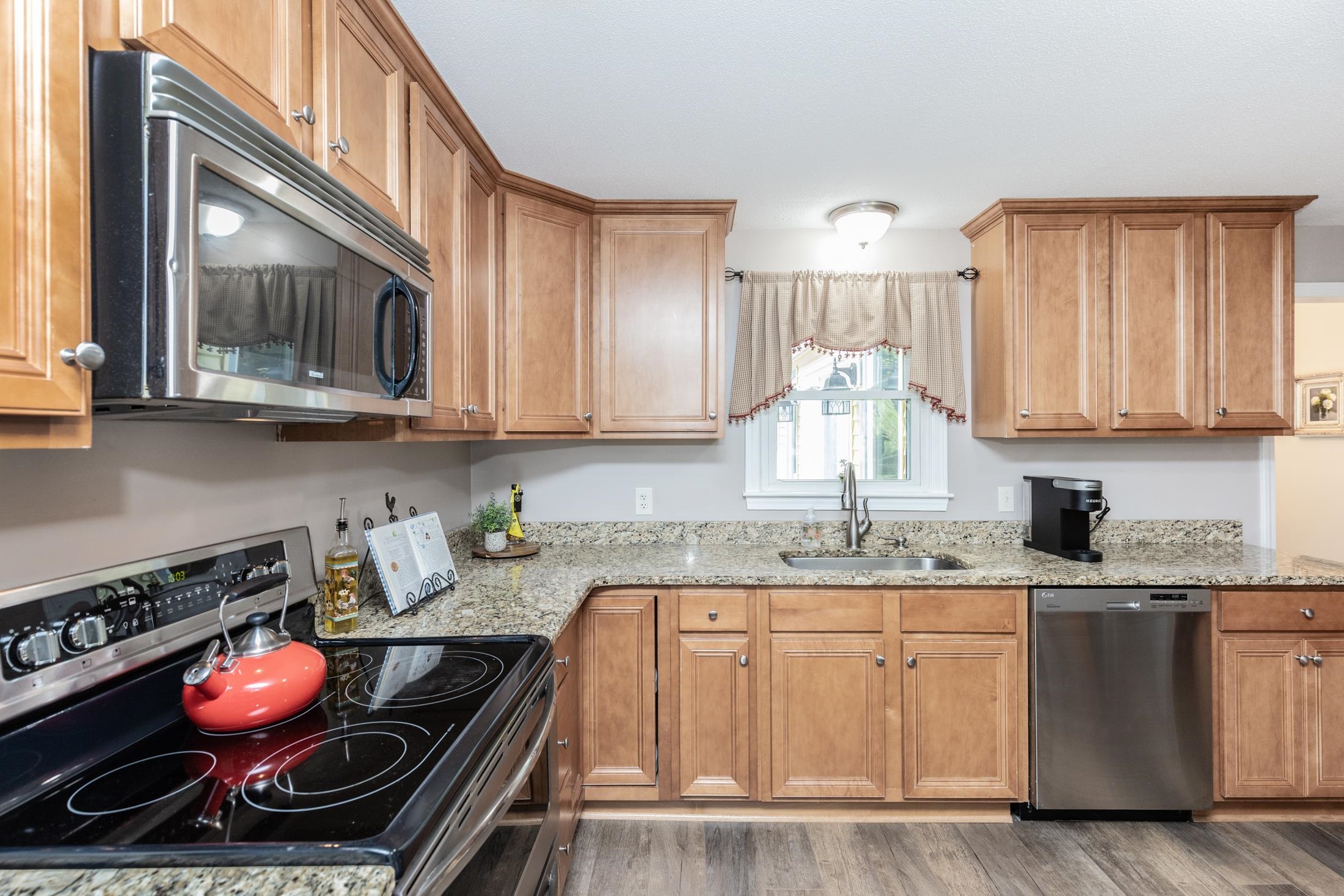36 Berry Road Derry, NH 03038 - Photo 12 of 26