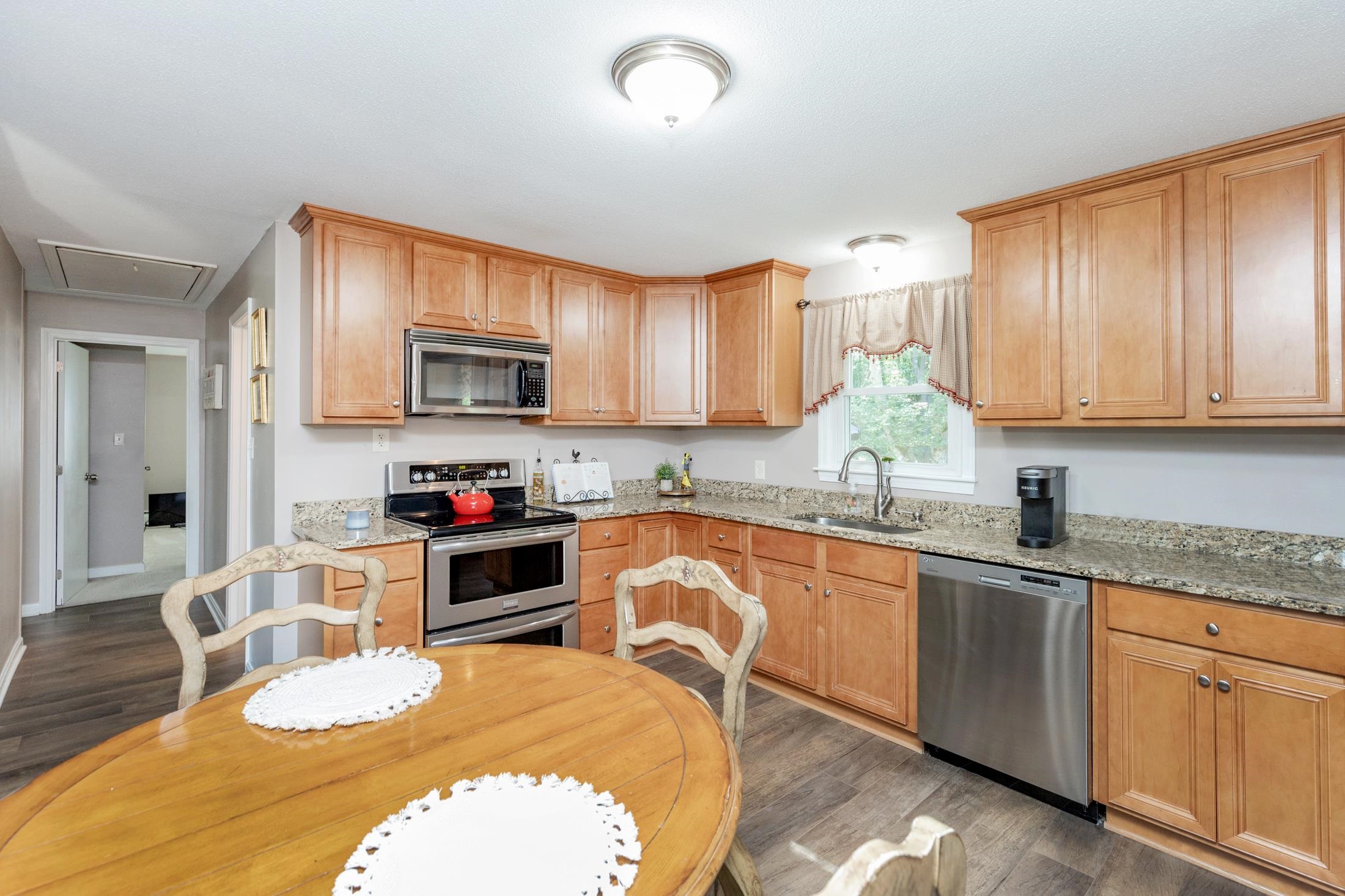 36 Berry Road Derry, NH 03038 - Photo 10 of 26