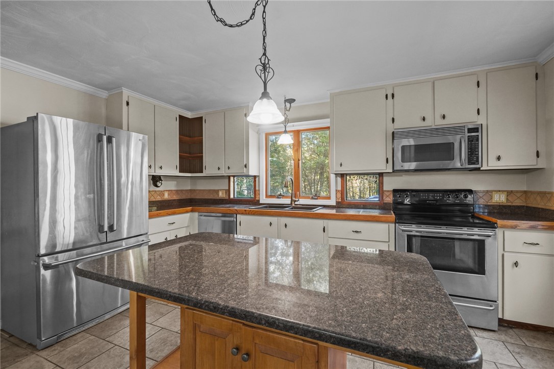 153 Kenyon Hill Trail Richmond, RI 02898 - Photo 15 of 46