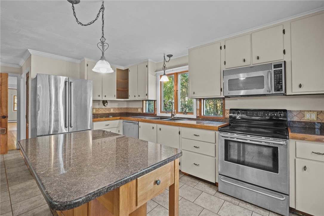 153 Kenyon Hill Trail Richmond, RI 02898 - Photo 16 of 46