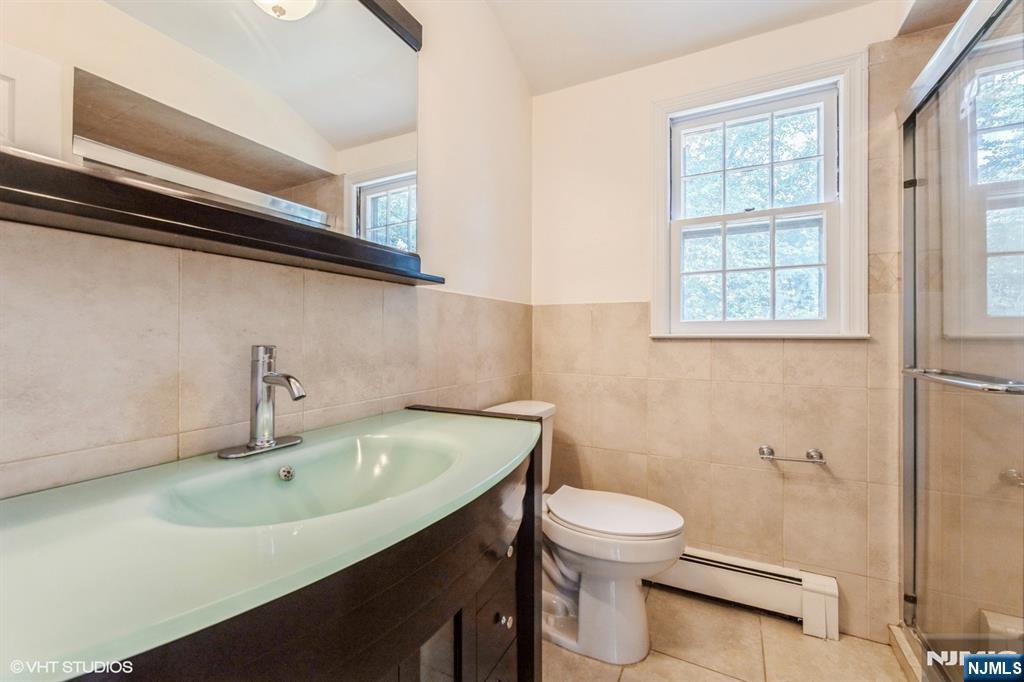 275 Taft Court Paramus, NJ 07652 - Photo 34 of 40