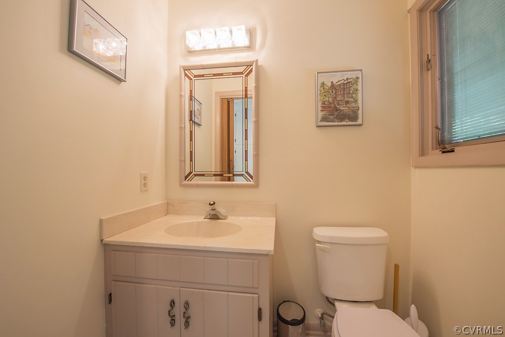 14200 Long Gate Road Midlothian, VA 23112 - Photo 14 of 27 a bathroom with a toilet sink and mirror