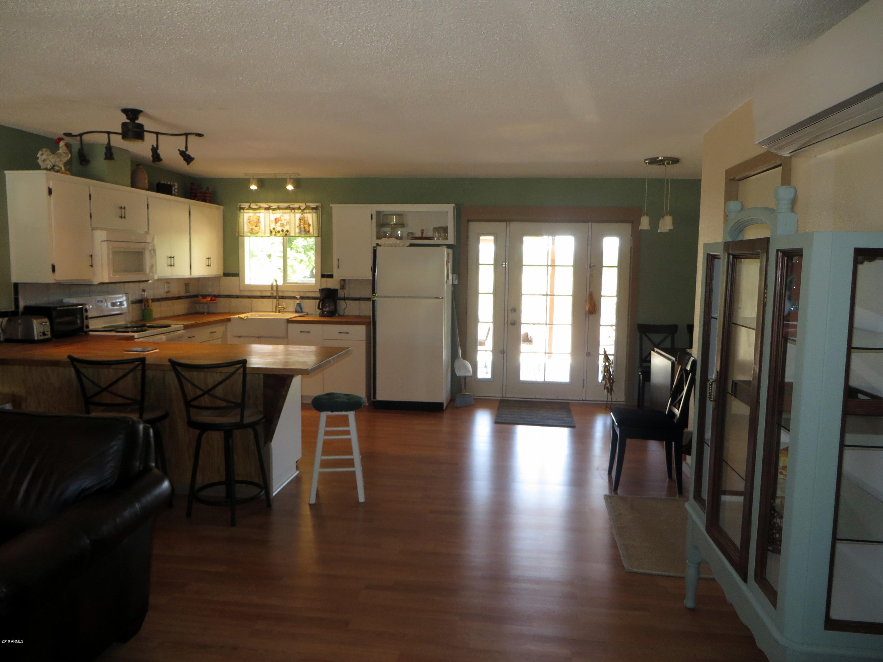 18631 Peeples Valley Road Peeples Valley, AZ 86332 - Photo 14 of 45 Open living area