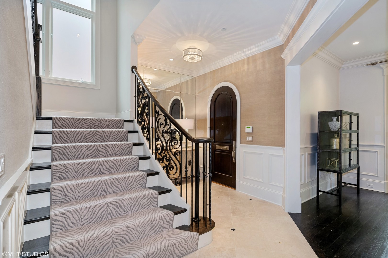 3826 North Wayne Avenue Chicago, IL 60613 - Photo 2 of 50