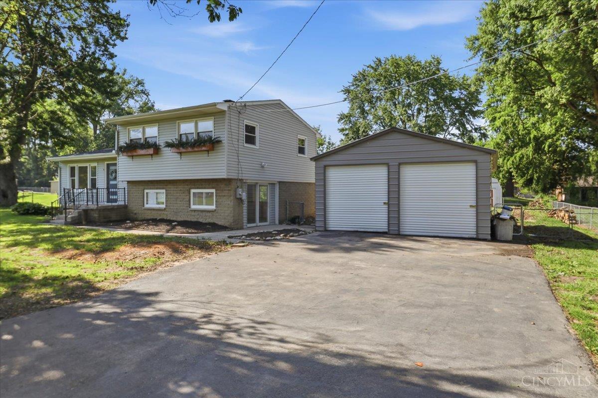 6611 Hendrickson Road Middletown, OH 45044 - Photo 2 of 62