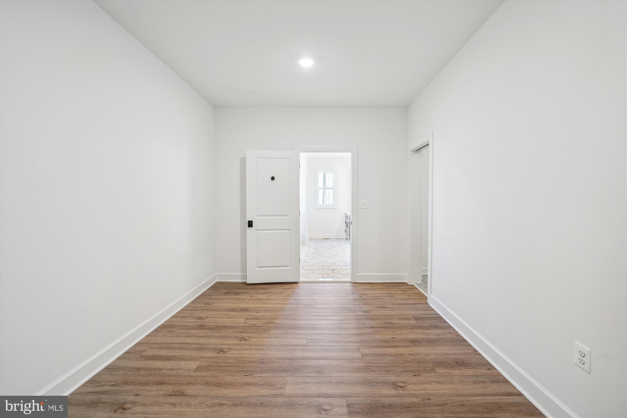 2412 Mountain Road Haymarket, VA 20169 - Photo 21 of 52 PRIMARY BR WALK IN CLOSET