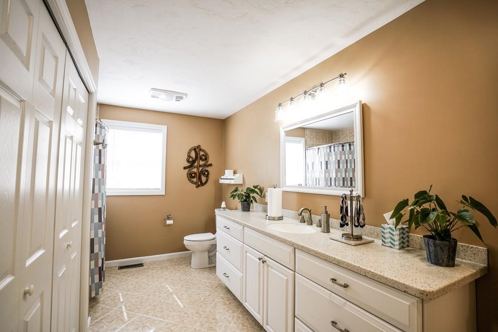 2 A Lakeview Road Webster, MA 01570 - Photo 15 of 38