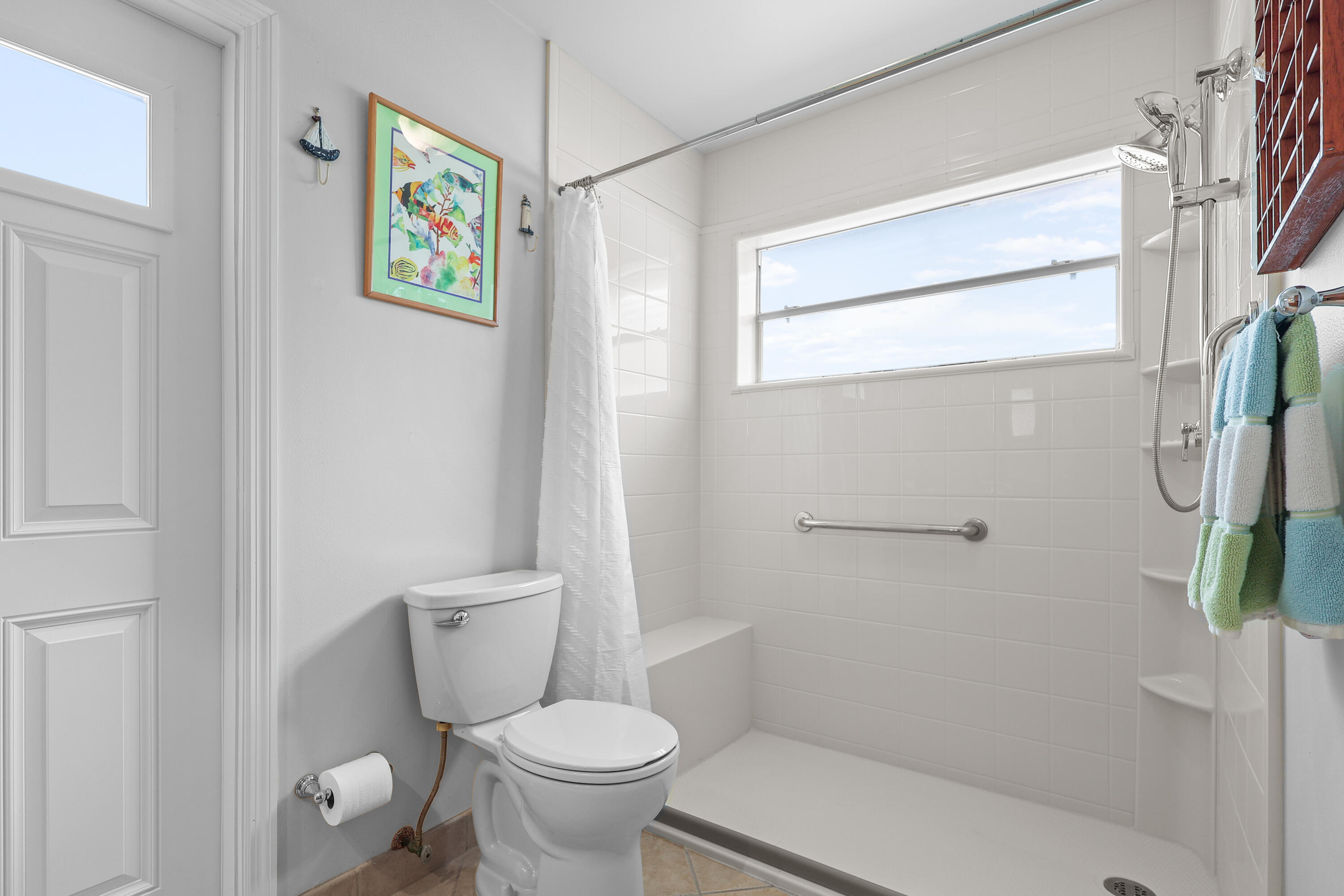 396 Redwood Lane Boca Raton, FL 33487 - Photo 14 of 31 Guest Bathroom-shower