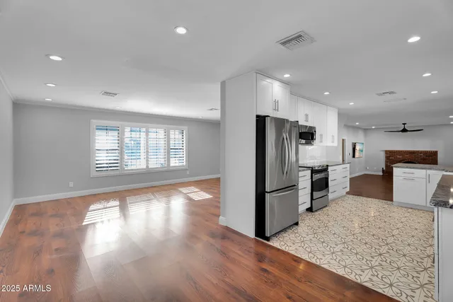 $2,900 | 2542 West Nopal Avenue, Mesa, AZ 85202