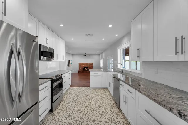 $2,900 | 2542 West Nopal Avenue, Mesa, AZ 85202