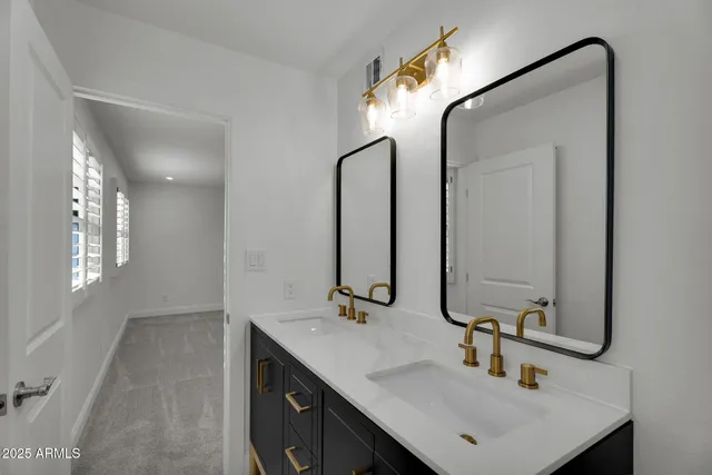 $2,900 | 2542 West Nopal Avenue, Mesa, AZ 85202