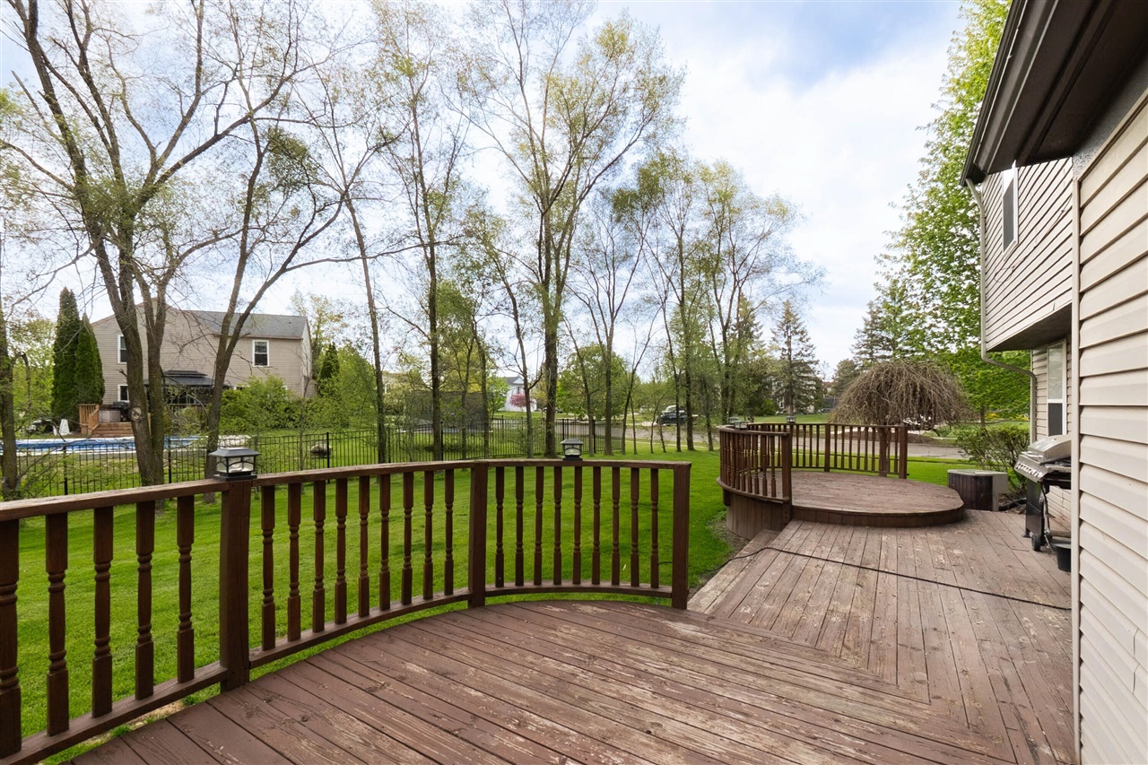 399 Quail Ridge Court Waterford, MI 48327 - Photo 37 of 44