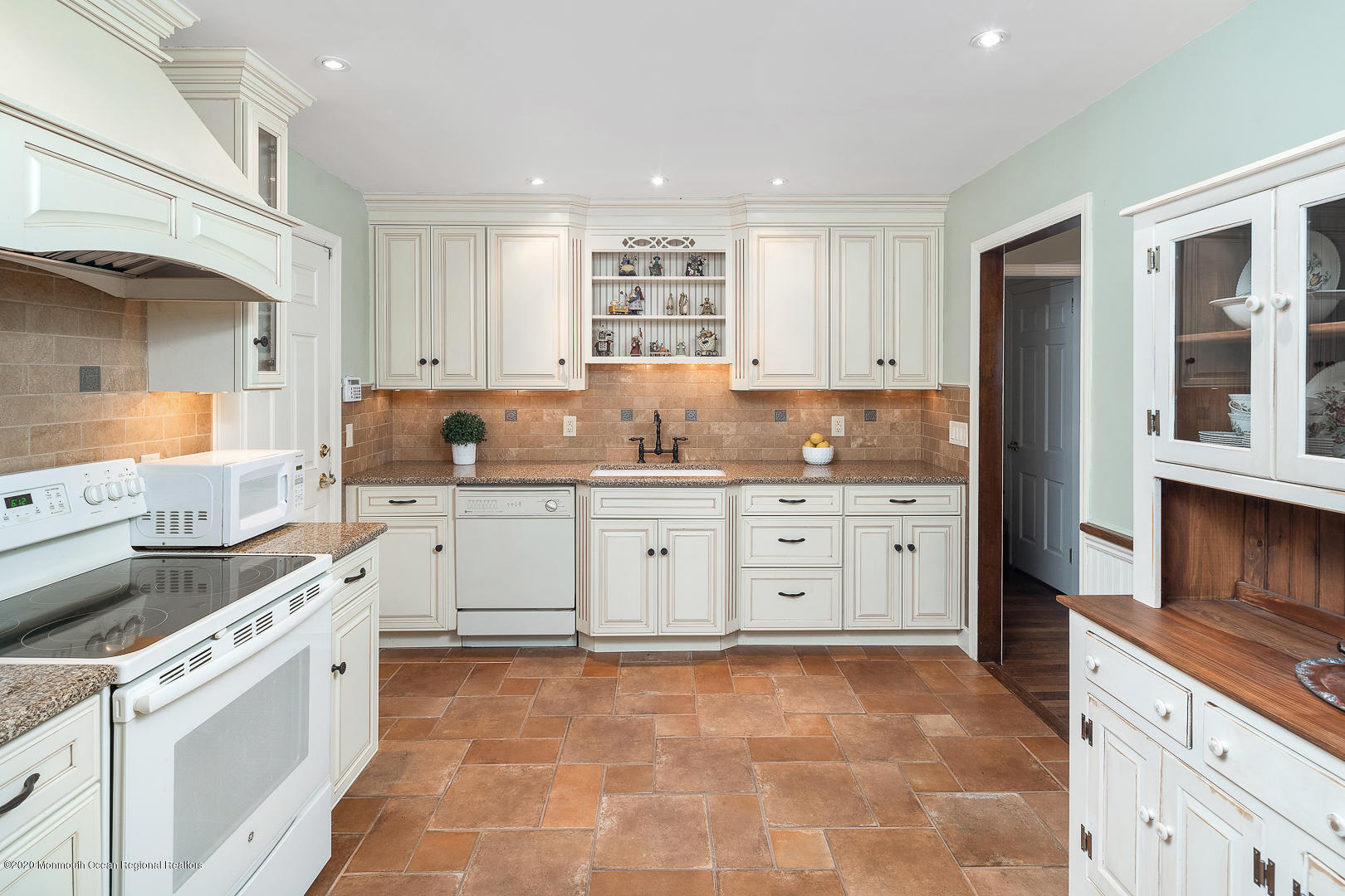 243 Province Line Road Allentown, NJ 08501 - Photo 8 of 24 Kitchen