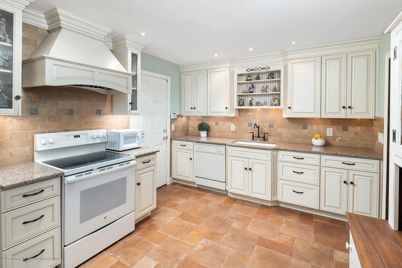 243 Province Line Road Allentown, NJ 08501 - Photo 9 of 24 Kitchen